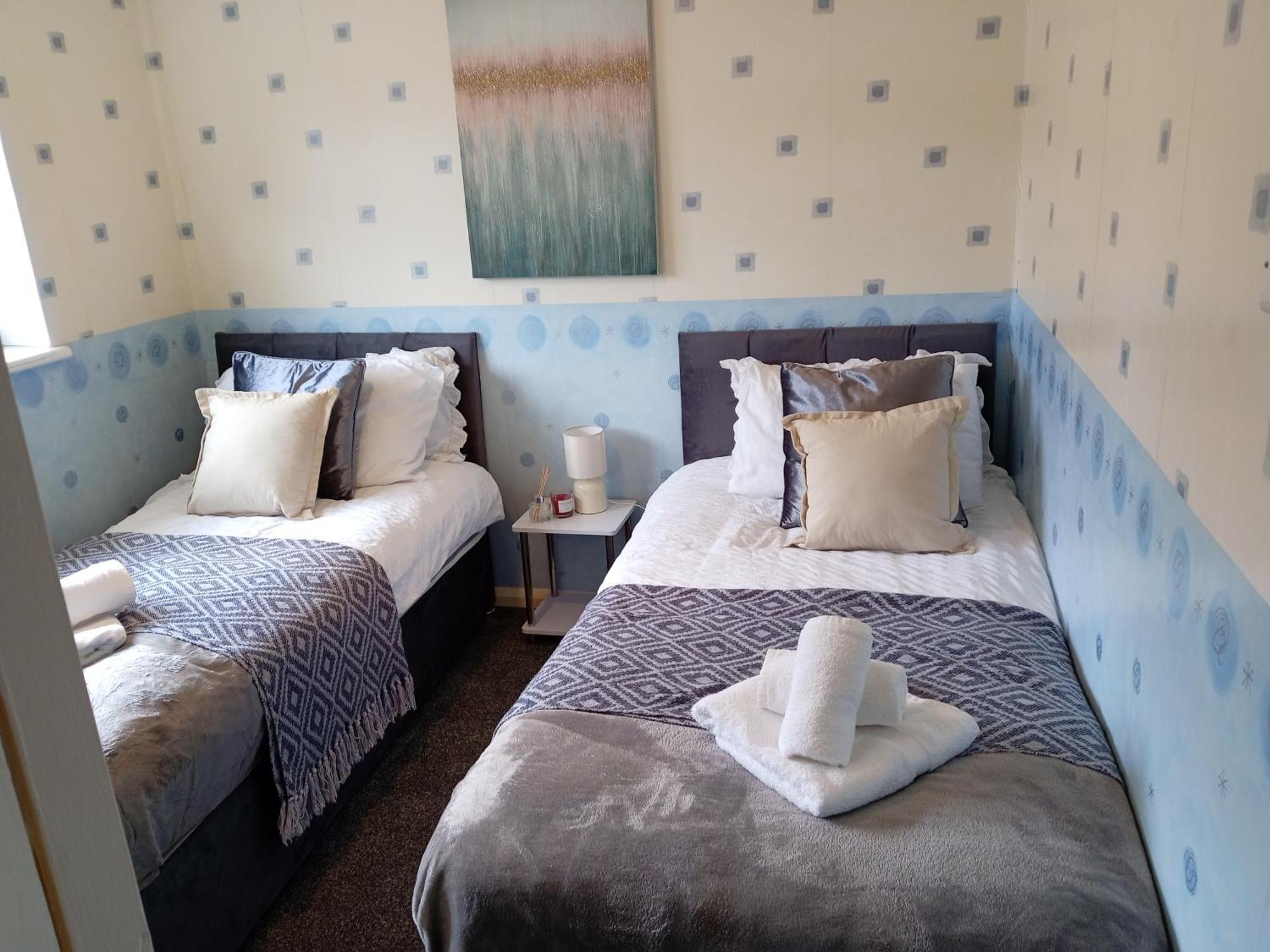 Long - Short Stay-slough Holiday home *